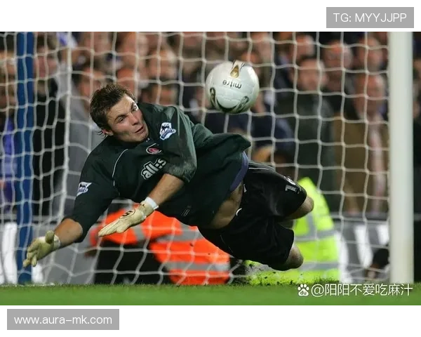 诺伊尔职业生涯新篇章：从门将到足球战略顾问的转型之路