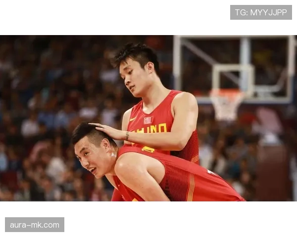 楚阿梅尼与队友默契十足,联手打造精彩进攻组合 楚阿梅尼与队友默契十足,联手打造精彩进攻组合