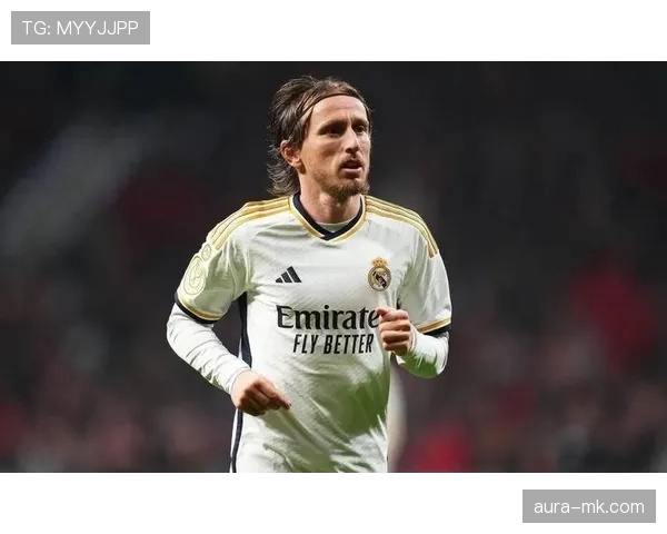 莫德里奇凭借全面技术再现中场大师风采 莫德里奇凭借全面技术再现中场大师风采