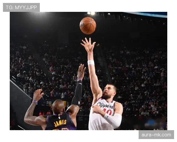 戴维斯联赛高光表现，新星球员助阵助力球队连胜