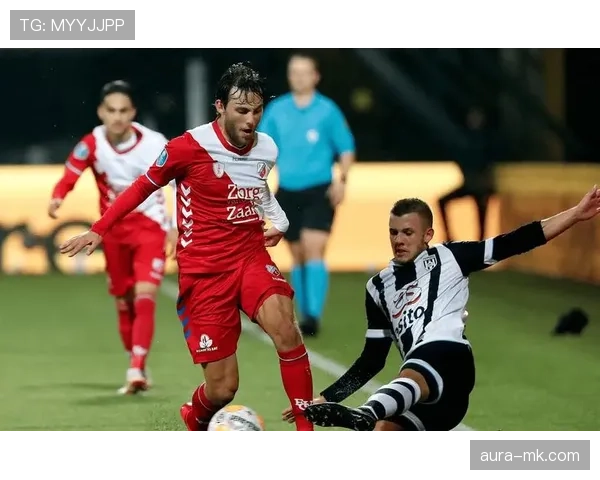 费耶诺德防线近期表现稳健,防守稳定性持续提升 费耶诺德防线近期表现稳健,防守稳定性持续提升