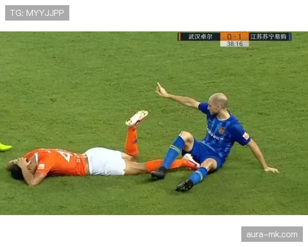 鞋钉朝上为何直接红牌？危险动作判罚规则拆解