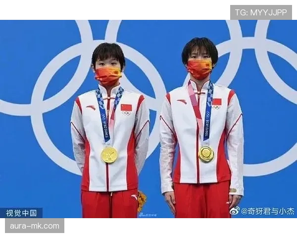 张家齐训练完偷偷吃炸鸡被教练抓包，结果第二天跳水池边啃苹果像在演苦情剧