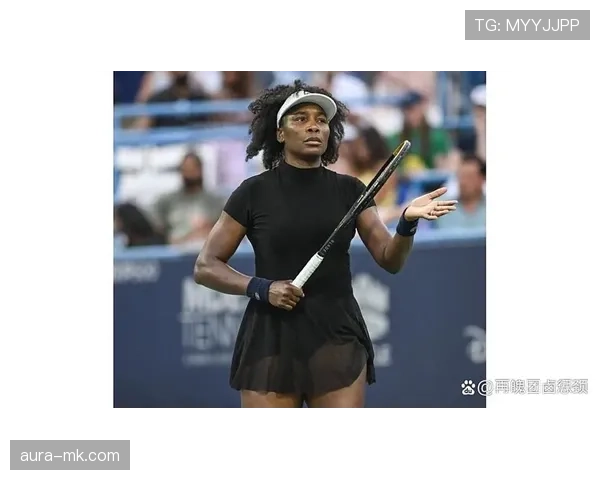 维纳斯·威廉姆斯穿着天价运动装提着塑料袋去买菜，这反差我是真服了